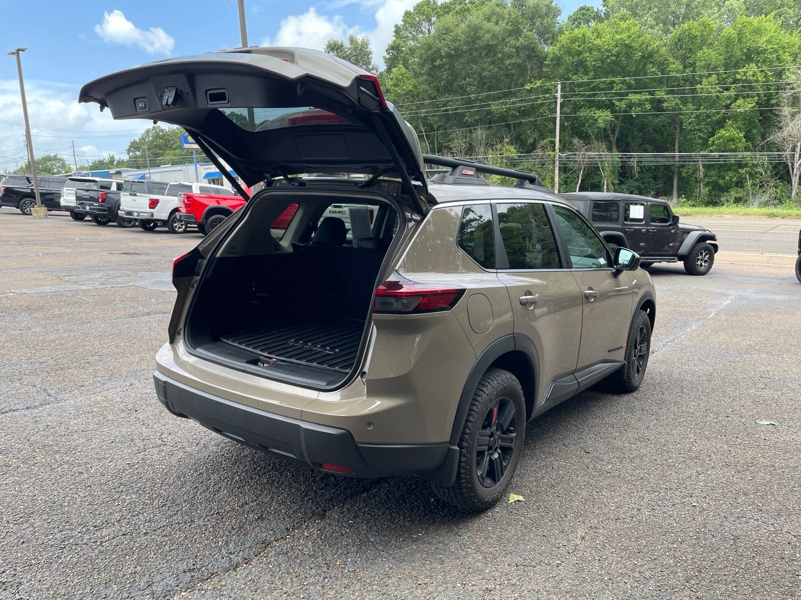 2025 Nissan Rogue Rock Creek