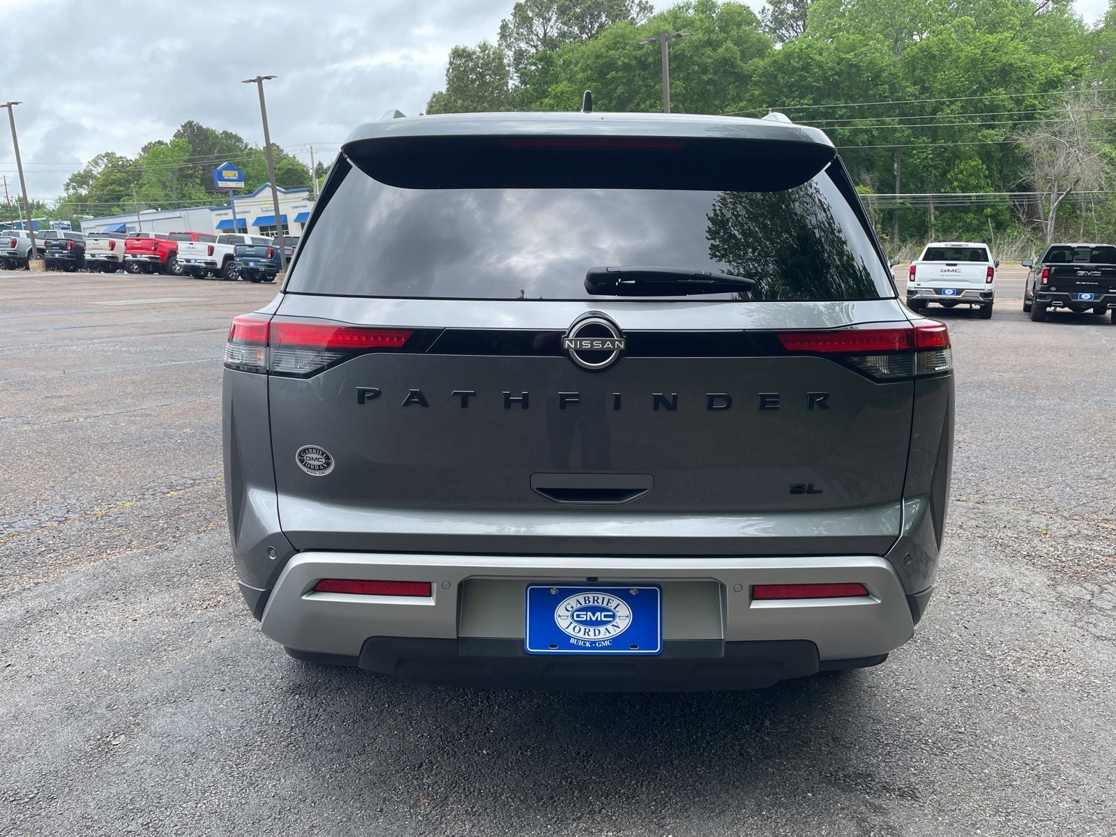 2023 Nissan Pathfinder SL