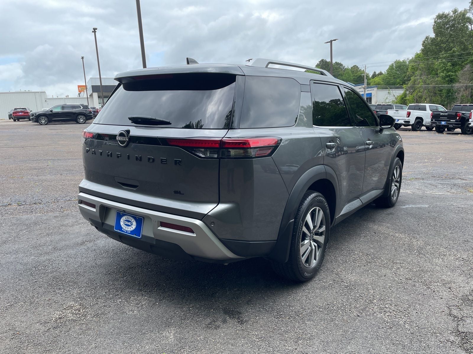 2023 Nissan Pathfinder SL