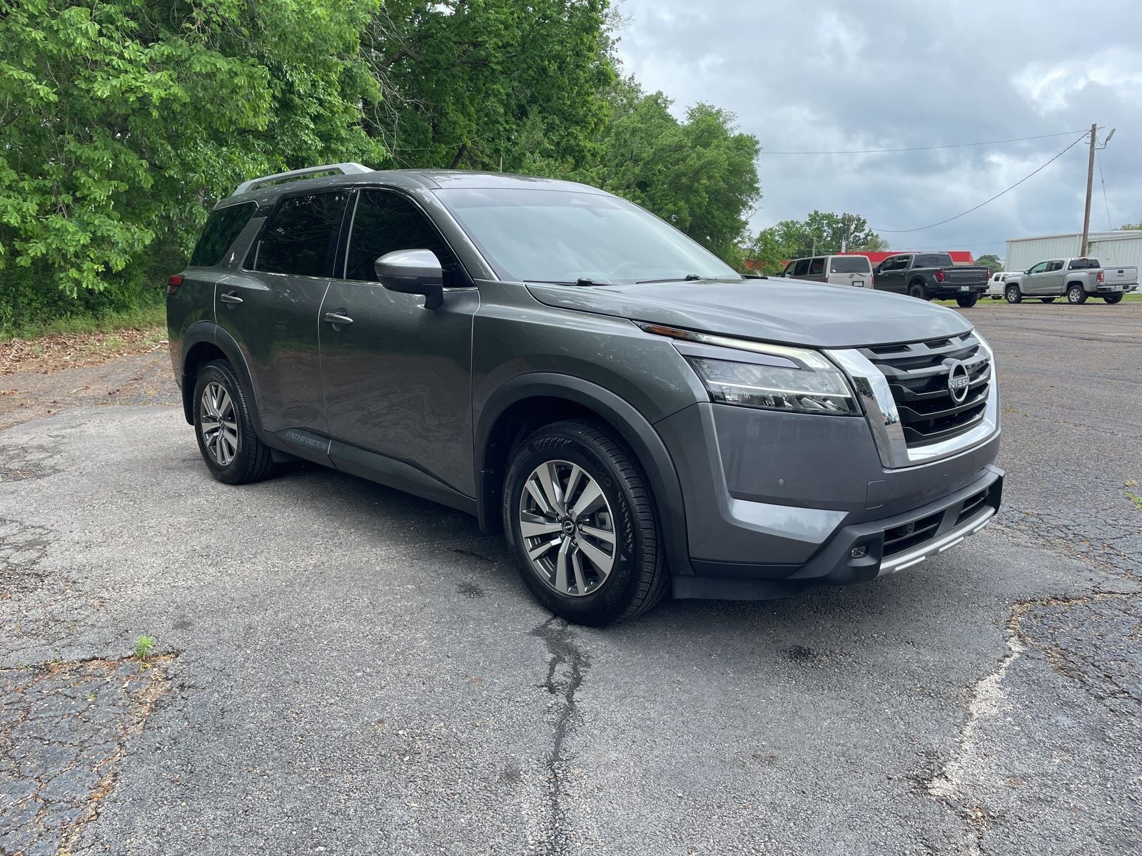 2023 Nissan Pathfinder SL