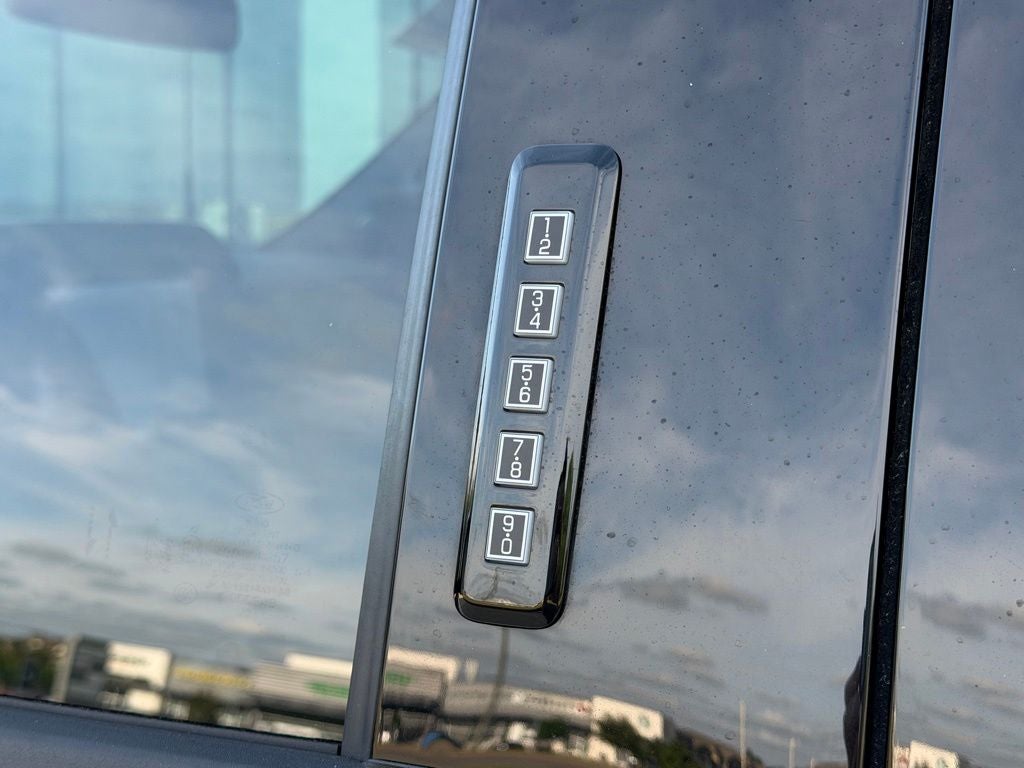 2023 Ford F-150 Raptor R