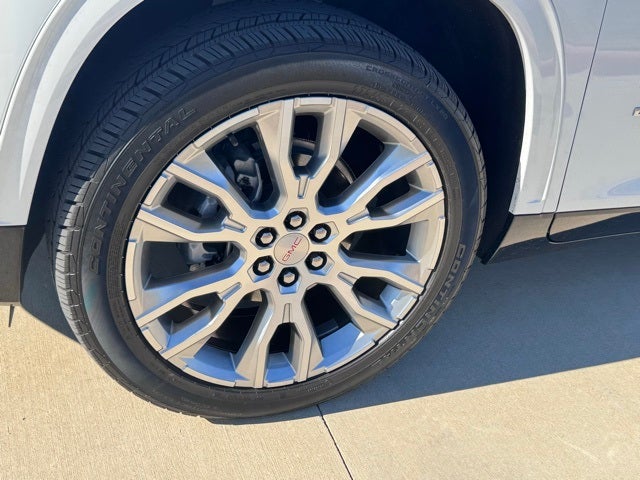 2024 GMC Acadia Denali