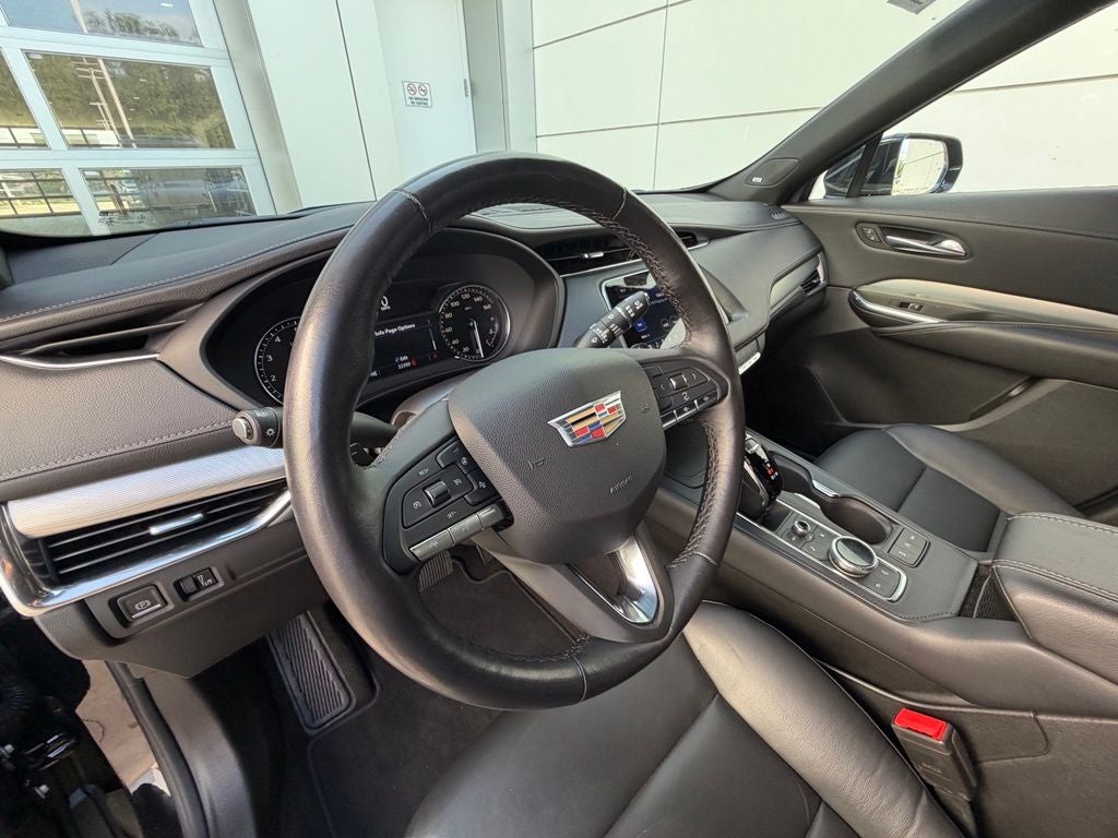 2023 Cadillac XT4 Premium Luxury