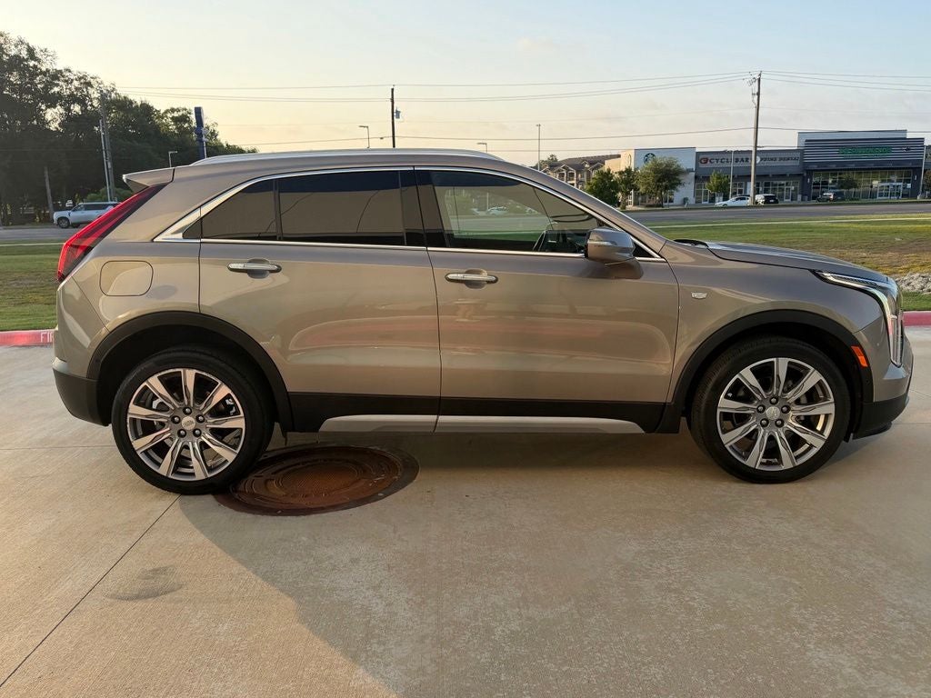 2022 Cadillac XT4 Premium Luxury