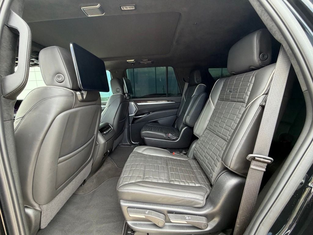 2025 Cadillac Escalade Sport Platinum