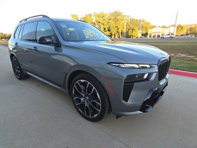 2023 BMW X7 M60i