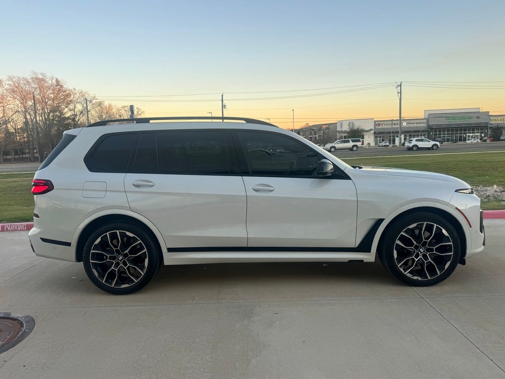 2023 BMW X7 M60i