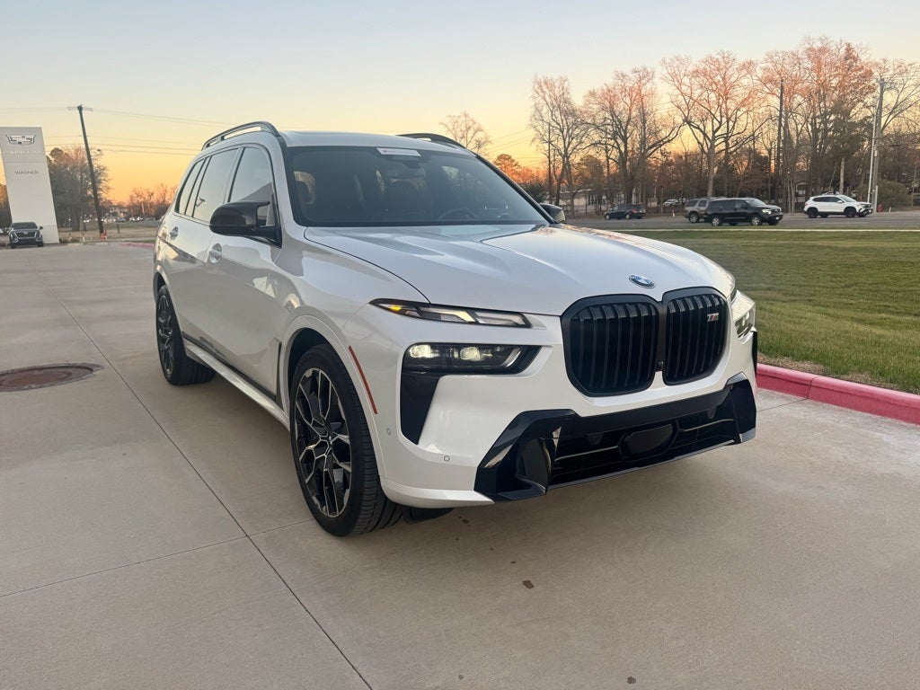 2023 BMW X7 M60i