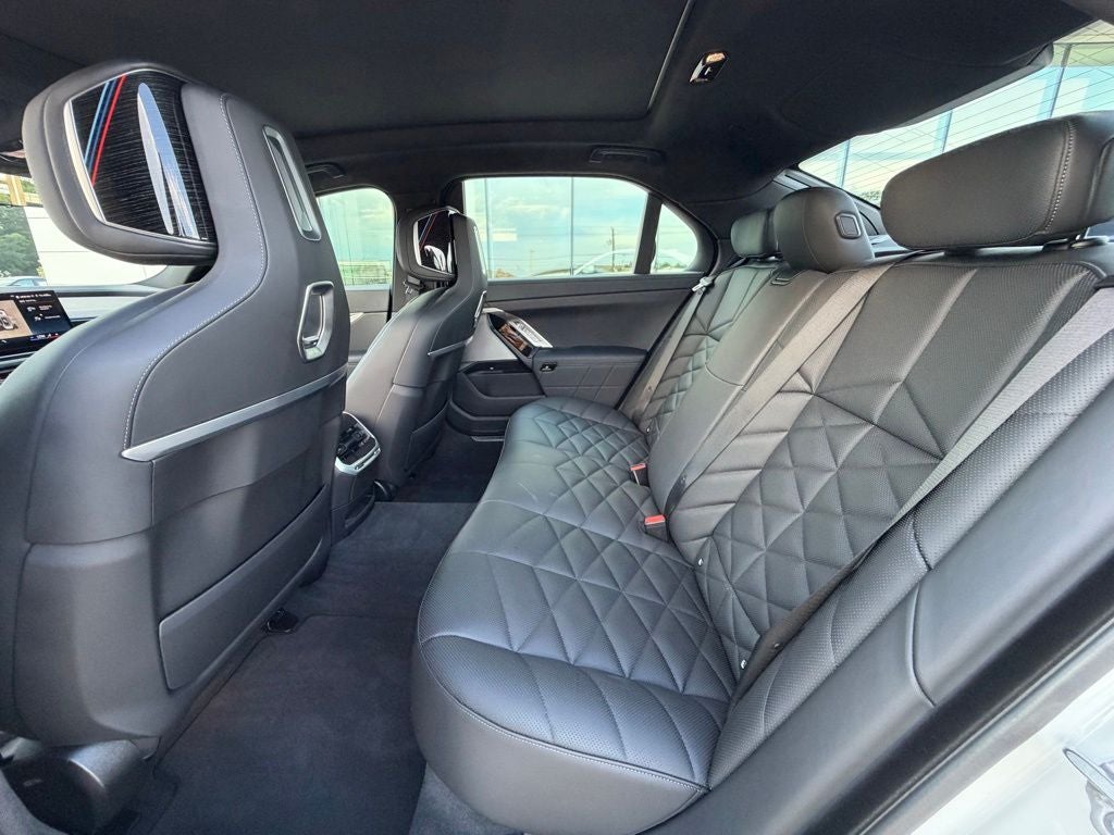 2025 BMW 7 Series 740i xDrive