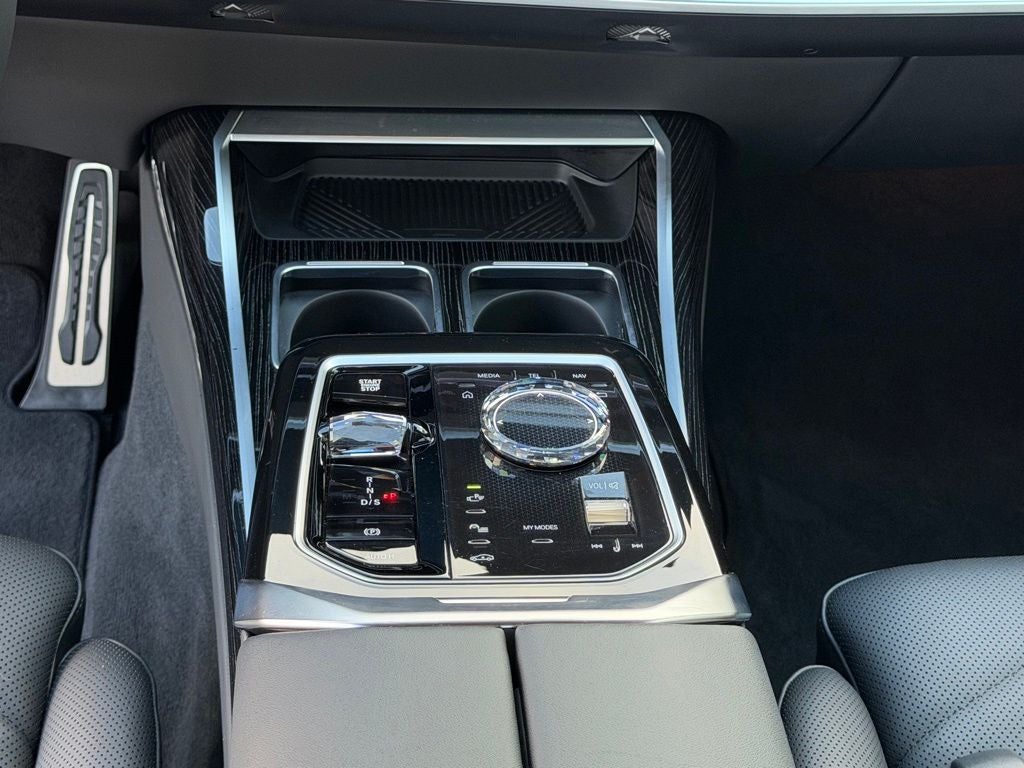 2025 BMW 7 Series 740i xDrive