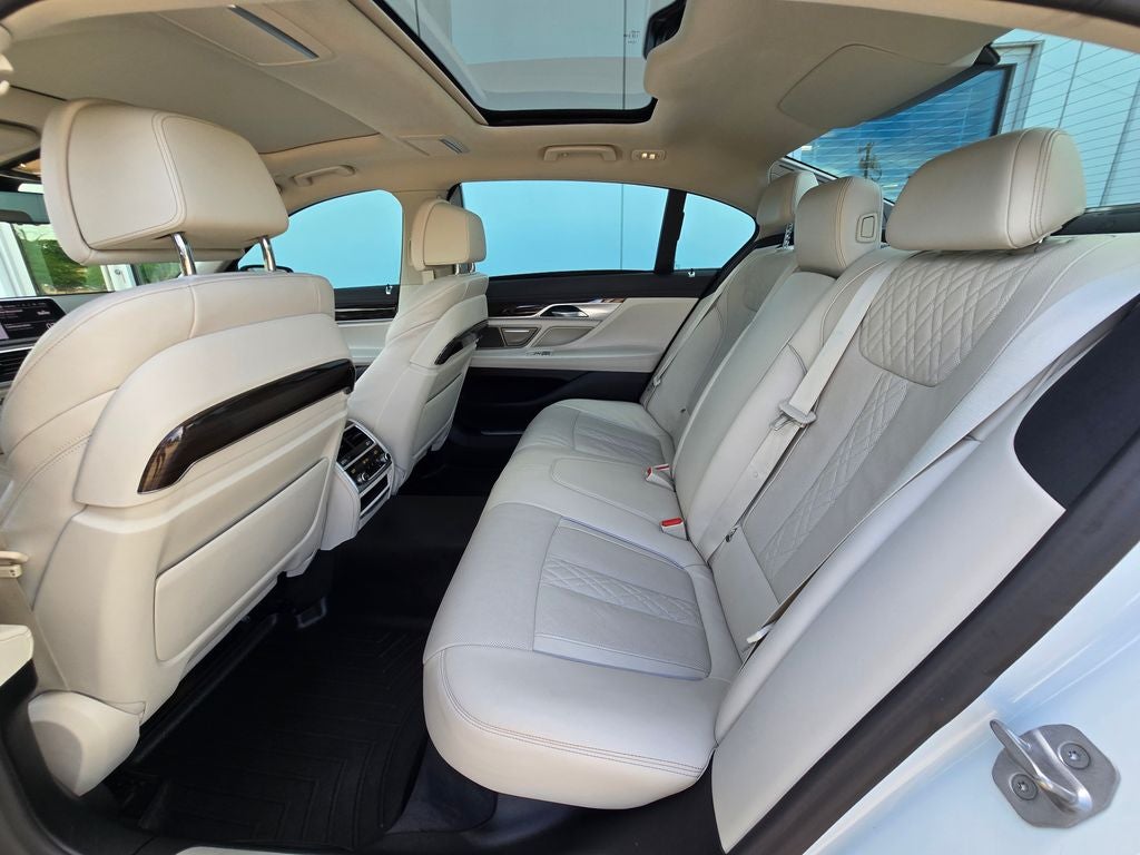2021 BMW 7 Series 740i