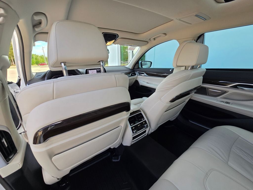 2021 BMW 7 Series 740i
