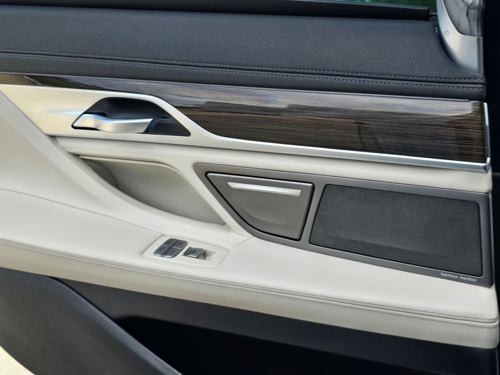 2021 BMW 7 Series 740i