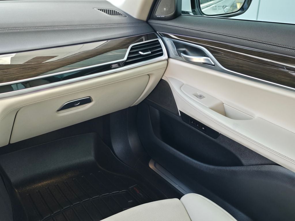 2021 BMW 7 Series 740i