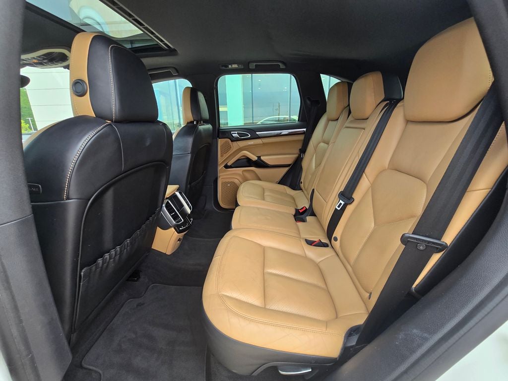 2016 Porsche Cayenne Base