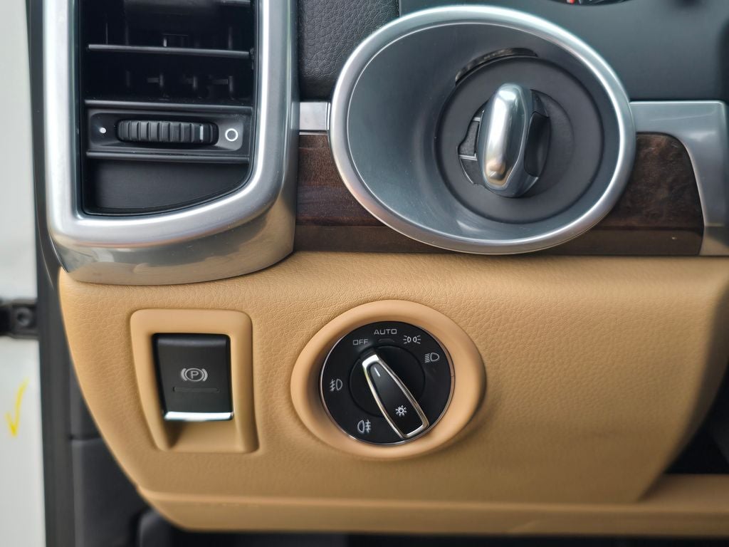 2016 Porsche Cayenne Base